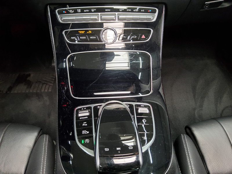 Mercedes-Benz E 220 d Cabrio automatik Avantgarde • koža • Full LED — 7