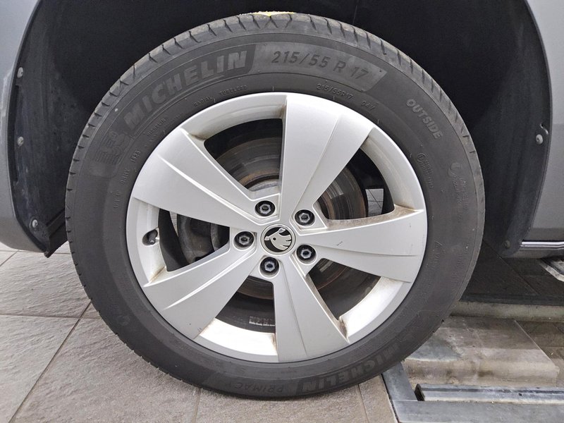 Škoda Superb Kombi 2.0 TDI automatik Active • Full LED • digitalni instrumenti — 11