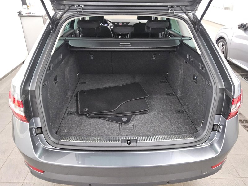 Škoda Superb Kombi 2.0 TDI automatik Active • Full LED • digitalni instrumenti — 12