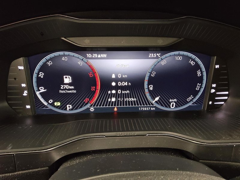 Škoda Superb Kombi 2.0 TDI automatik Active • Full LED • digitalni instrumenti — 8