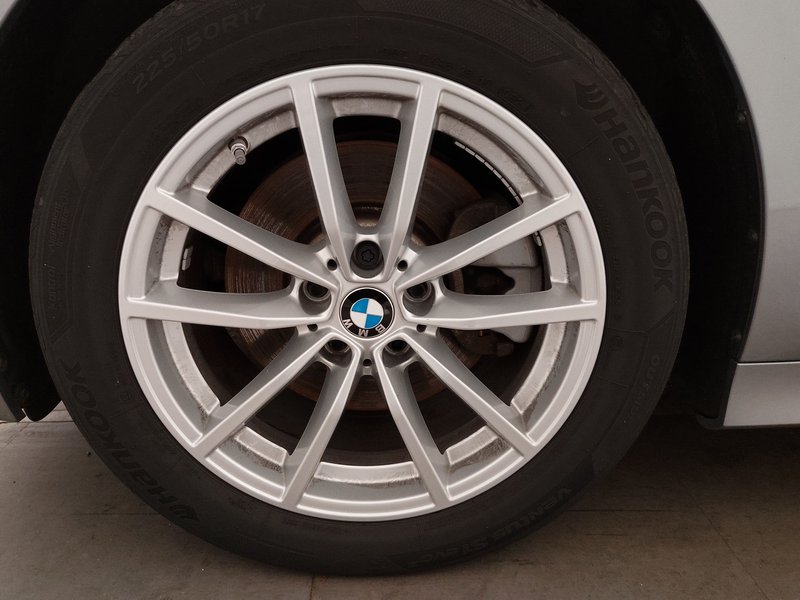 BMW 330e Touring automatik • ACC • Električna peta vrata — 12