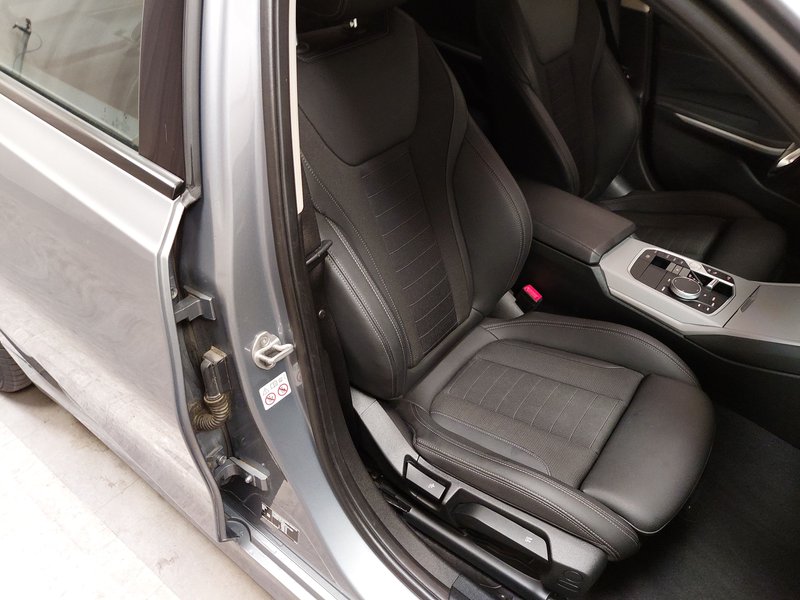 BMW 330e Touring automatik • ACC • Električna peta vrata — 13