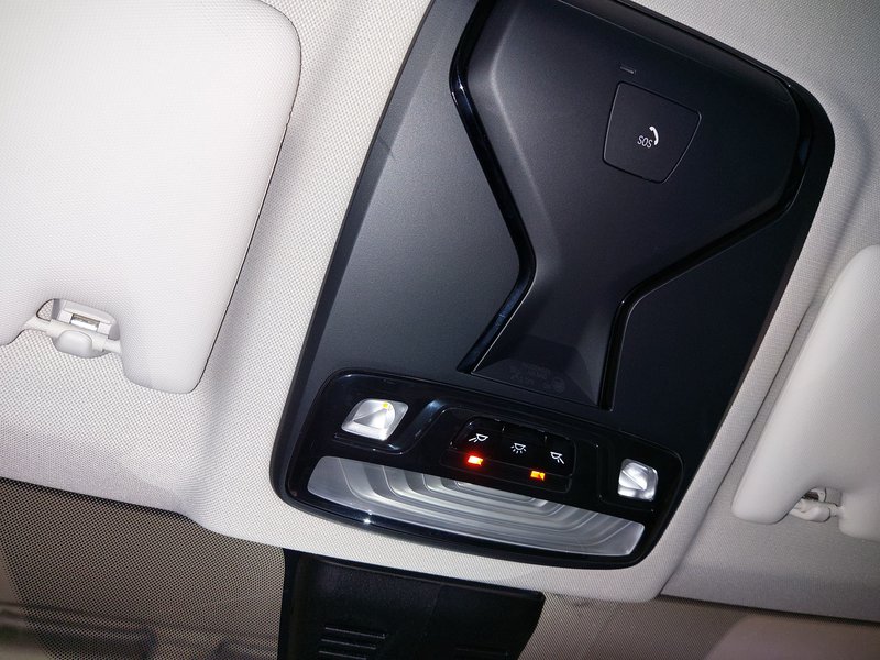 BMW 330e Touring automatik • ACC • Električna peta vrata — 14