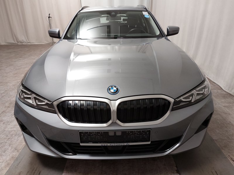 BMW 330e Touring automatik • ACC • Električna peta vrata — 15