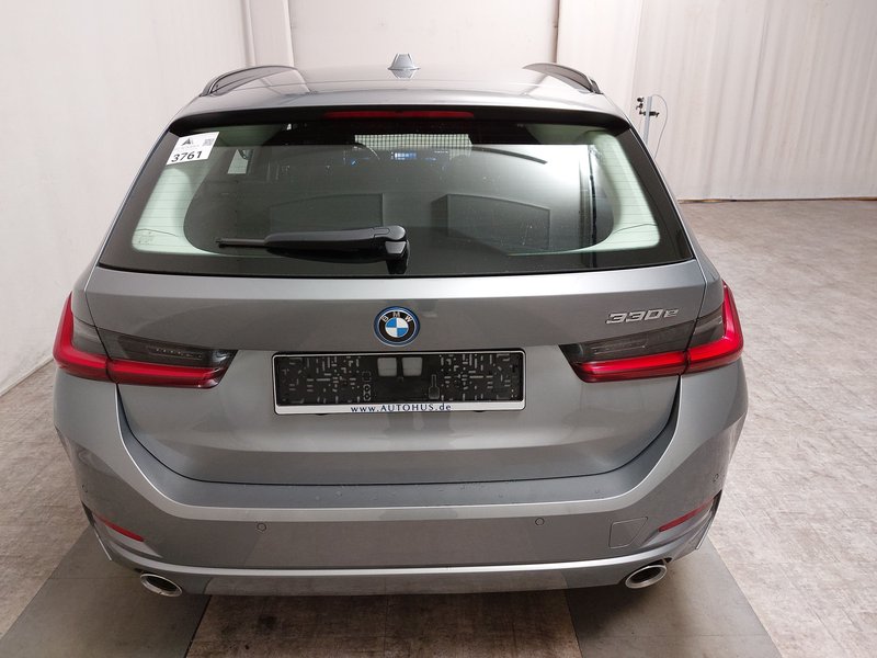 BMW 330e Touring automatik • ACC • Električna peta vrata — 16