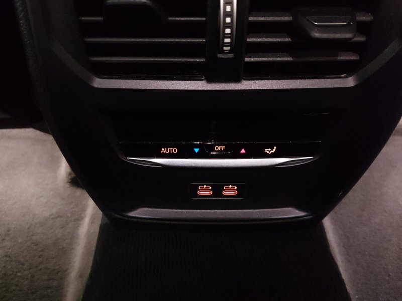 BMW 330e Touring automatik • ACC • Električna peta vrata — 17