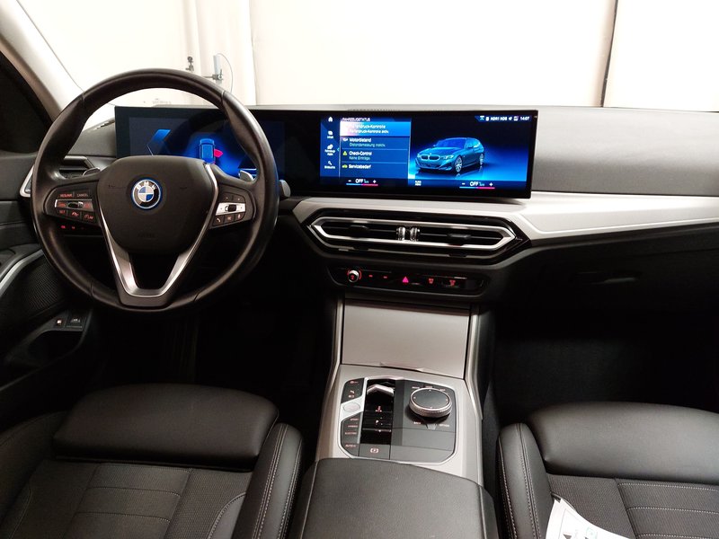 BMW 330e Touring automatik • ACC • Električna peta vrata — 19
