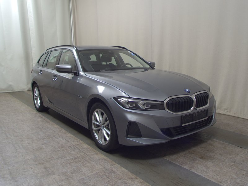 BMW 330e Touring automatik • ACC • Električna peta vrata — 3