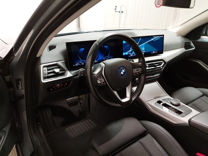BMW 330e Touring automatik • ACC • Električna peta vrata — 6