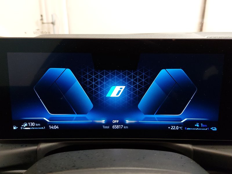 BMW 330e Touring automatik • ACC • Električna peta vrata — 8