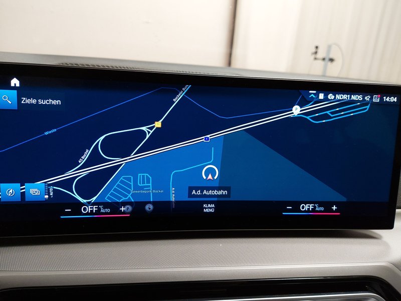 BMW 330e Touring automatik • ACC • Električna peta vrata — 9
