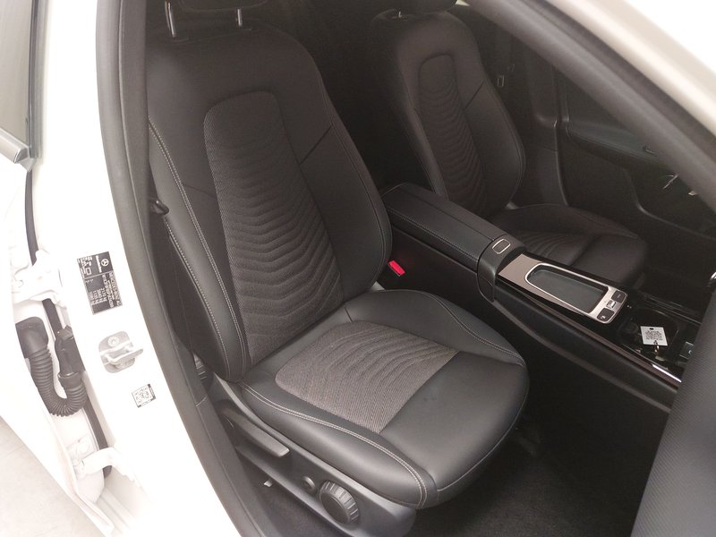 Mercedes-Benz A 250 e automatik Progressive • Full LED — 10