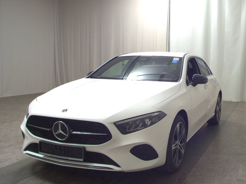 Mercedes-Benz A 250 e automatik Progressive • Full LED — 2