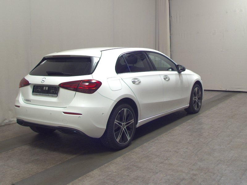 Mercedes-Benz A 250 e automatik Progressive • Full LED — 4