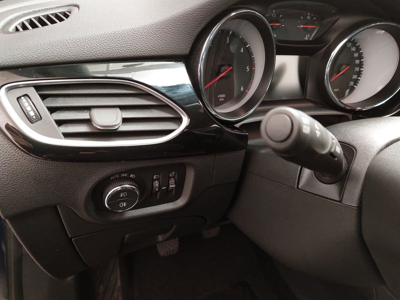 Opel Astra 1.5 D Business Elegance • Full LED — 7