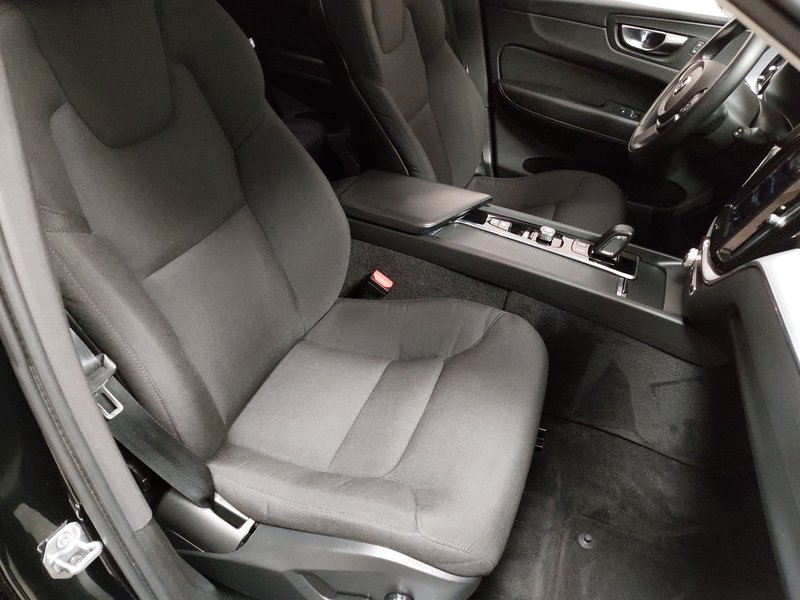 Volvo XC60 B4 D Momentum Pro automatik • AHK • el. peta vrata — 10