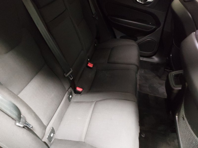 Volvo XC60 B4 D Momentum Pro automatik • AHK • el. peta vrata — 12