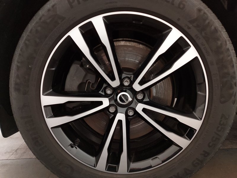 Volvo XC60 B4 D Momentum Pro automatik • AHK • el. peta vrata — 8