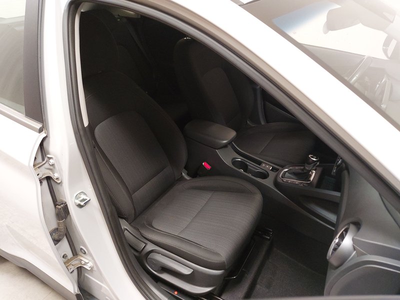 Hyundai Kona 1.6 CRDI Trend automatik • ACC • LED — 10