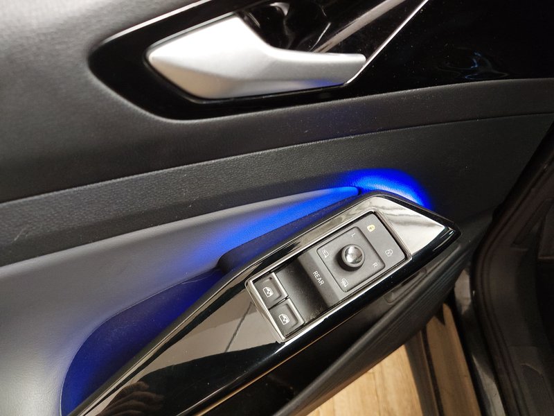 Volkswagen ID.4 Pro Performance • 360° kamera • ACC — 5