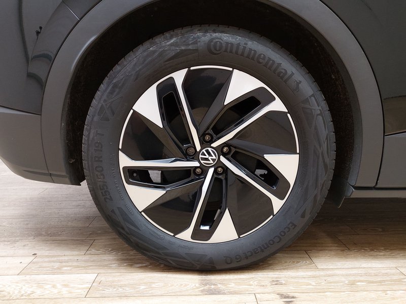 Volkswagen ID.4 Pro Performance • 360° kamera • ACC — 8