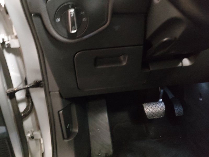 Volkswagen Touran 2.0 TDI Comf. automatik • AHK • električna vrata prtljažnika — 7