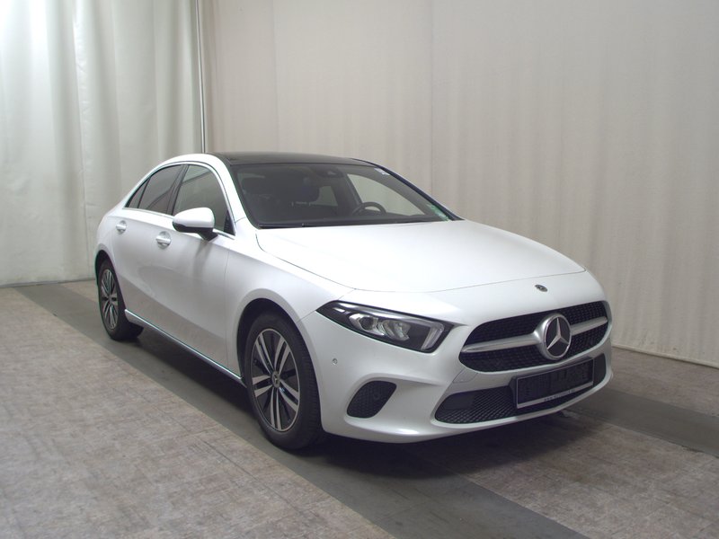 Mercedes-Benz A 180 d automatik Progressive • panorama • Full LED — 3