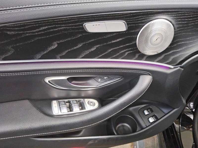 Mercedes-Benz E 300 e karavan automatik AMG Line • panorama • ACC — 10