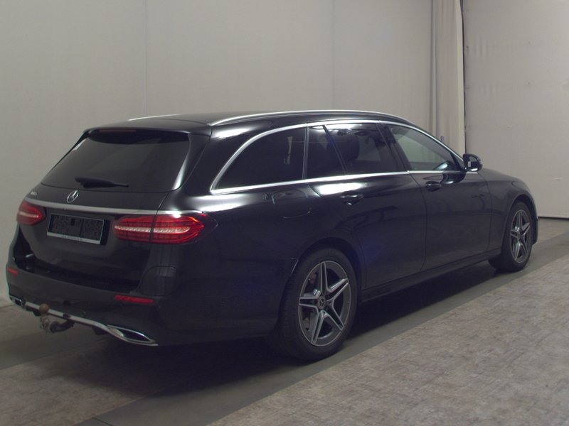 Mercedes-Benz E 300 e karavan automatik AMG Line • panorama • ACC — 4