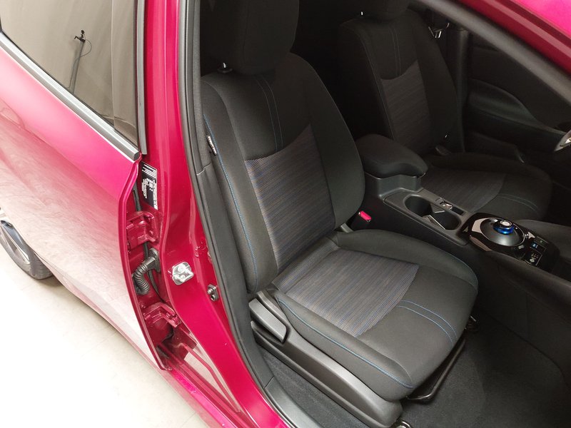 Nissan Leaf N-Connecta • 360° kamera • Full LED — 10