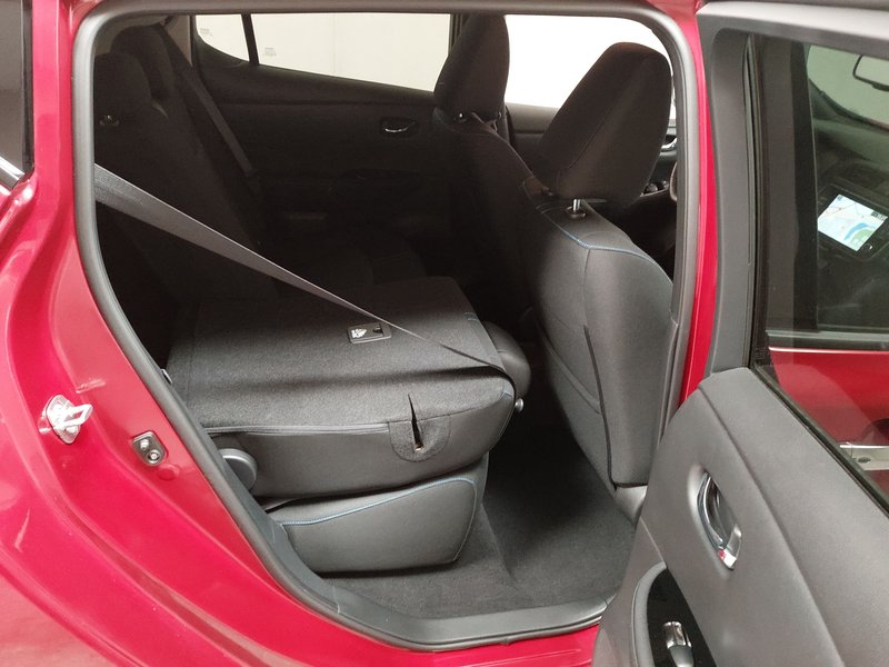 Nissan Leaf N-Connecta • 360° kamera • Full LED — 11