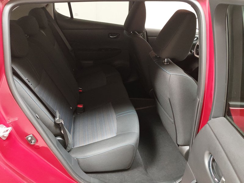Nissan Leaf N-Connecta • 360° kamera • Full LED — 12