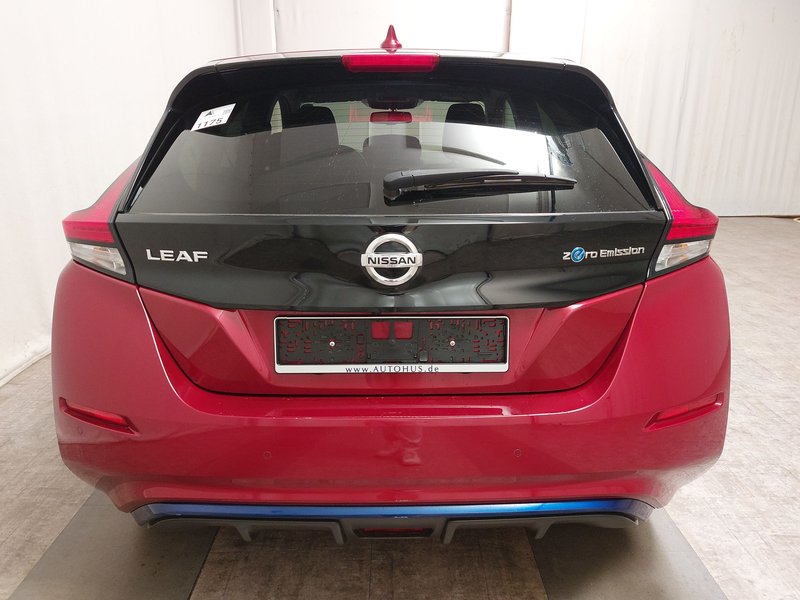Nissan Leaf N-Connecta • 360° kamera • Full LED — 14