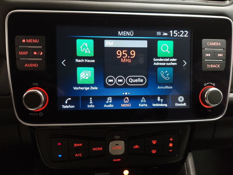 Nissan Leaf N-Connecta • 360° kamera • Full LED — 18
