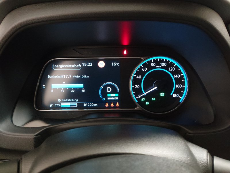 Nissan Leaf N-Connecta • 360° kamera • Full LED — 20