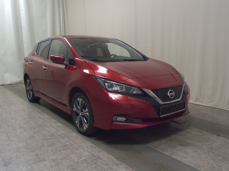 Nissan Leaf N-Connecta • 360° kamera • Full LED — 3