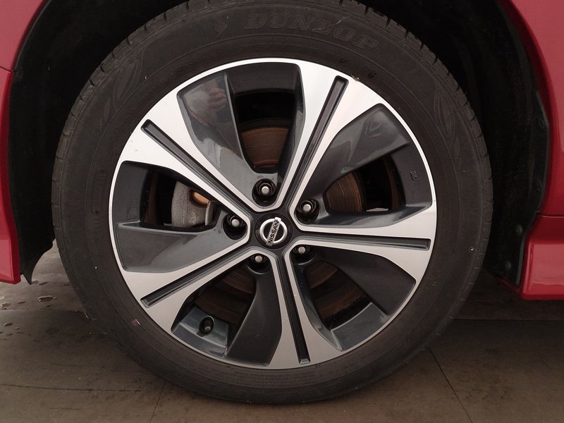 Nissan Leaf N-Connecta • 360° kamera • Full LED — 8