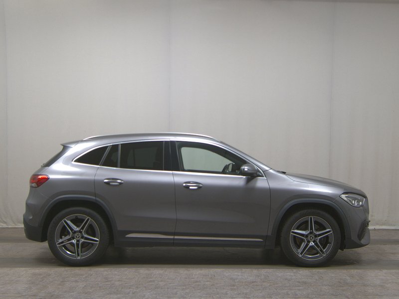 Mercedes-Benz GLA 200 automatik AMG Line • AHK • LED
