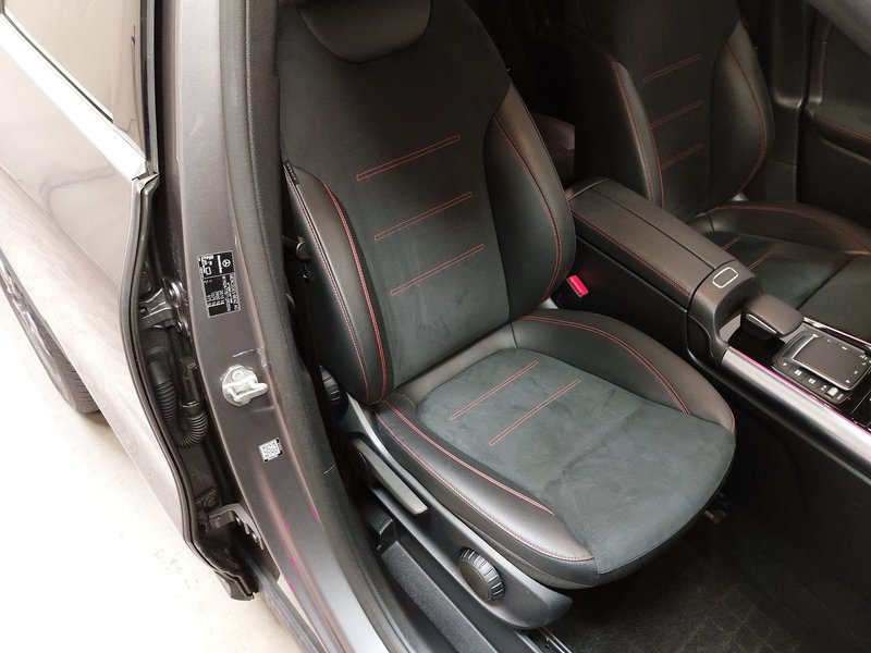 Mercedes-Benz GLA 200 automatik AMG Line • AHK • LED — 10