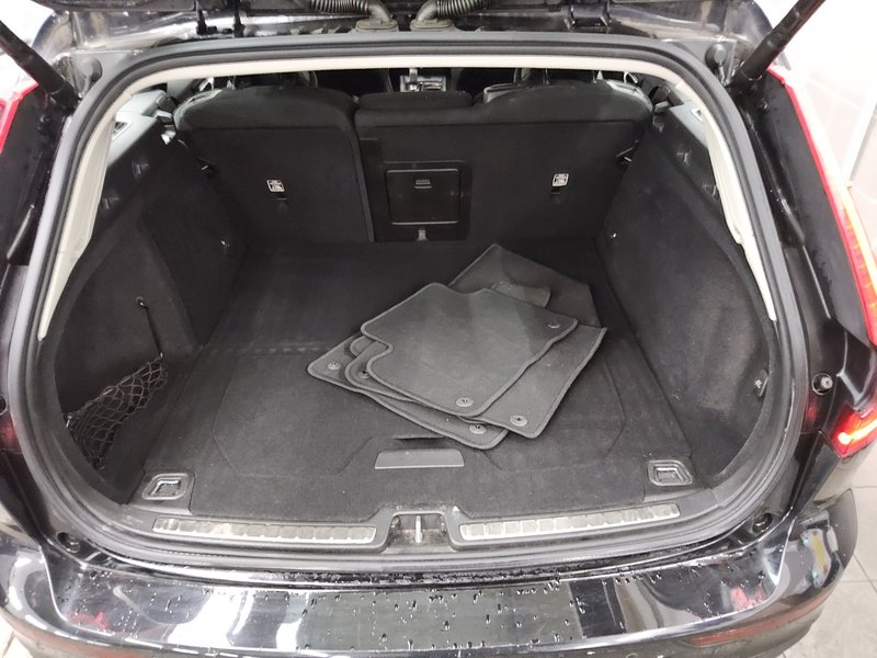 Volvo V60 B4 D automatik Momentum Pro • AHK • električna peta vrata — 12