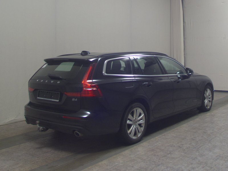 Volvo V60 B4 D automatik Momentum Pro • AHK • električna peta vrata — 4
