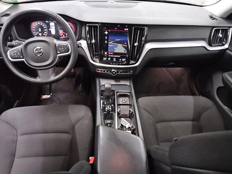 Volvo V60 B4 D automatik Momentum Pro • AHK • električna peta vrata — 5