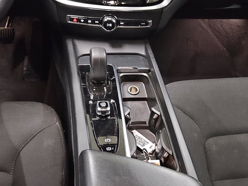 Volvo V60 B4 D automatik Momentum Pro • AHK • električna peta vrata — 6