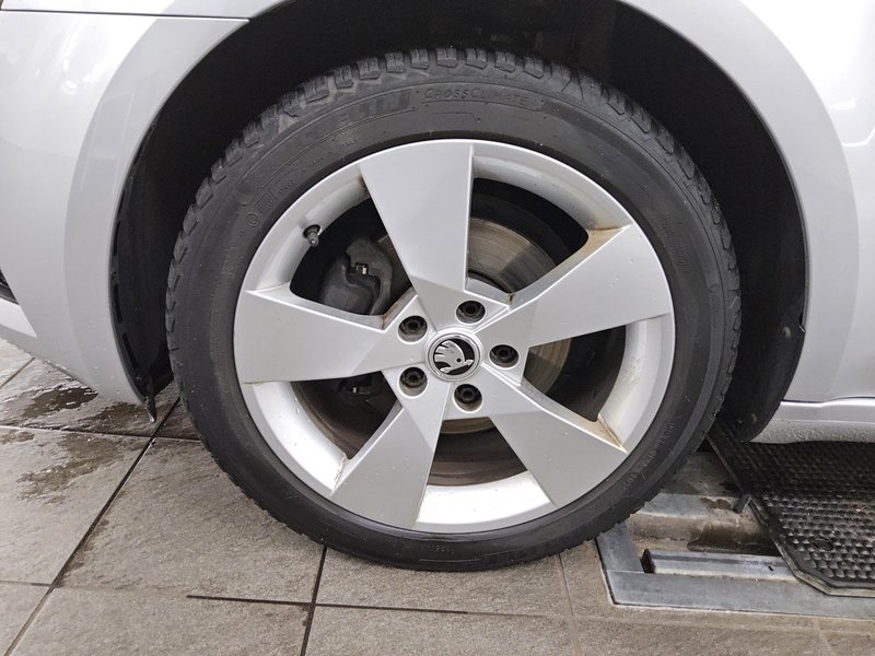 Škoda Octavia Combi 2.0 TDI Clever automatik • ACC • LED — 10