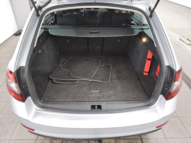 Škoda Octavia Combi 2.0 TDI Clever automatik • ACC • LED — 12