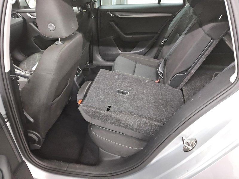 Škoda Octavia Combi 2.0 TDI Clever automatik • ACC • LED — 13