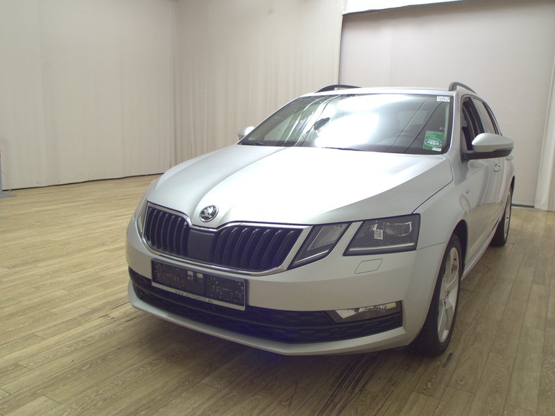 Škoda Octavia Combi 2.0 TDI Clever automatik • ACC • LED — 2