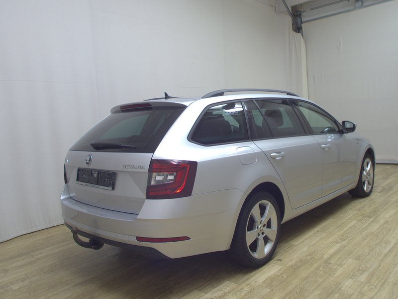 Škoda Octavia Combi 2.0 TDI Clever automatik • ACC • LED — 4