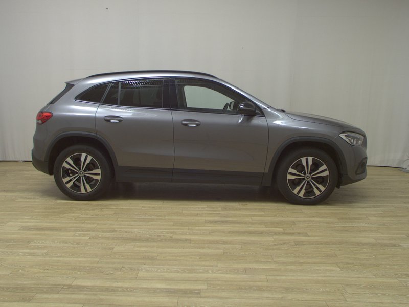 Mercedes-Benz GLA 200 d automatik Progressive • LED • digitalni instrumenti