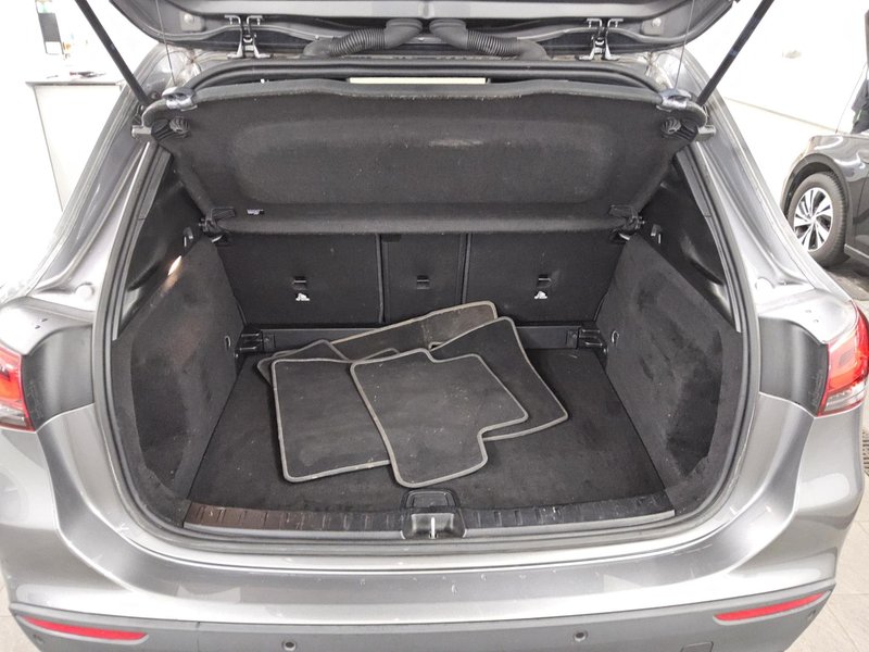 Mercedes-Benz GLA 200 d automatik Progressive • LED • digitalni instrumenti — 12
